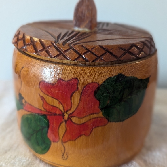 Vintage Carved Lidded Wood Box - Picture 3 of 9